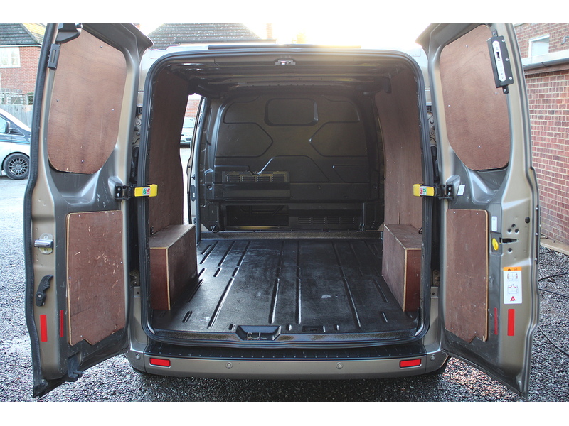 Ford 300 L2 Limited 130ps Euro 6 Diesel van - LOAD AREA SECURITY LOCKS & PLATES 2.0 5dr medium van Manual Diesel