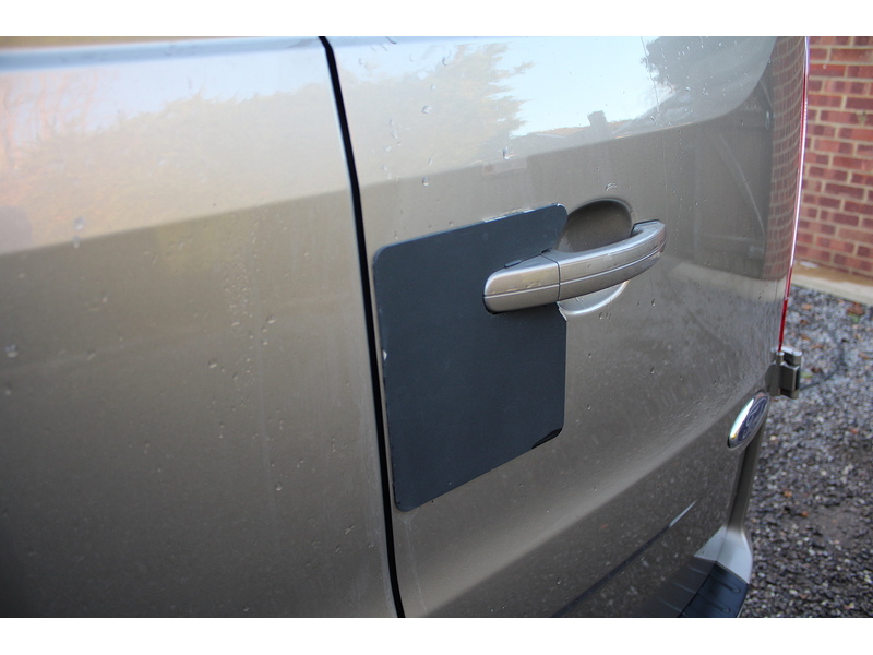 Ford 300 L2 Limited 130ps Euro 6 Diesel van - LOAD AREA SECURITY LOCKS & PLATES 2.0 5dr medium van Manual Diesel