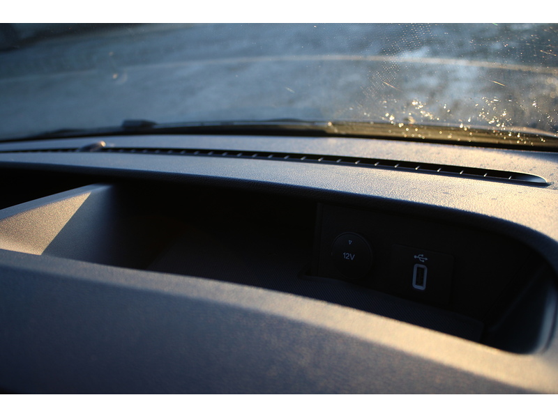 Ford 300 L2 Limited 130ps Euro 6 Diesel van - LOAD AREA SECURITY LOCKS & PLATES 2.0 5dr medium van Manual Diesel