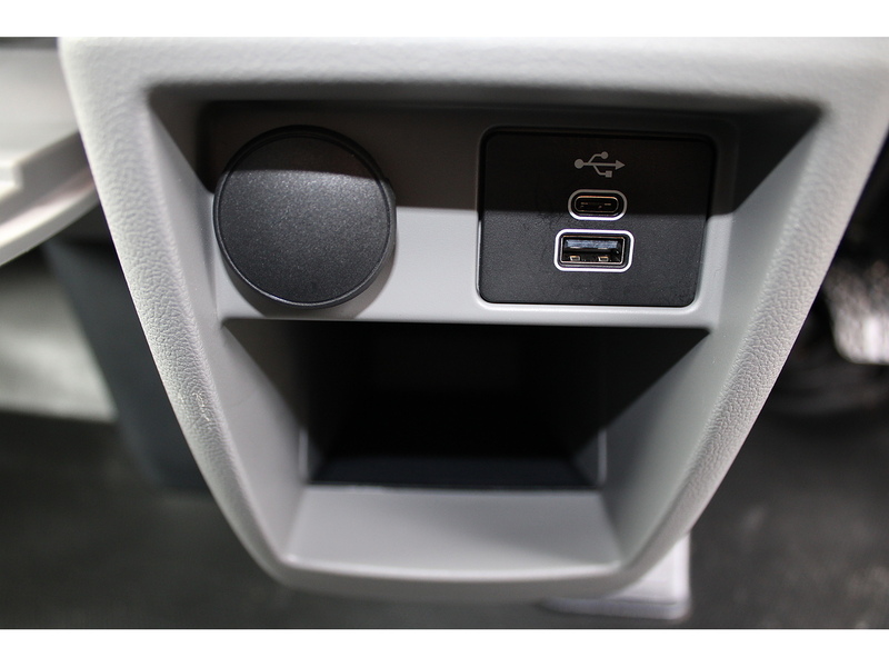 Ford 280 L1 Limited 136ps Euro 6 Diesel Van 2.0 5dr medium van Manual Diesel