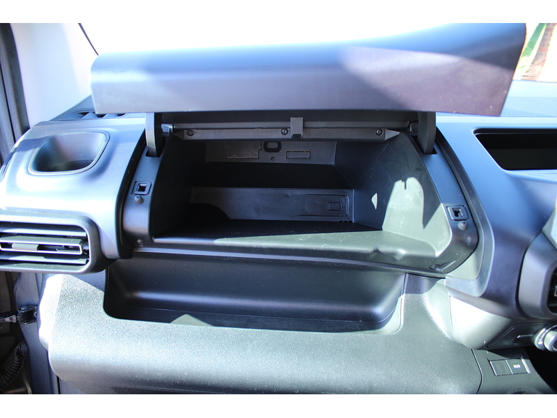 Peugeot Allure Allied Horizon RARE Petrol Automatic wheelchair access car 1.2 5dr WAV Automatic Petrol