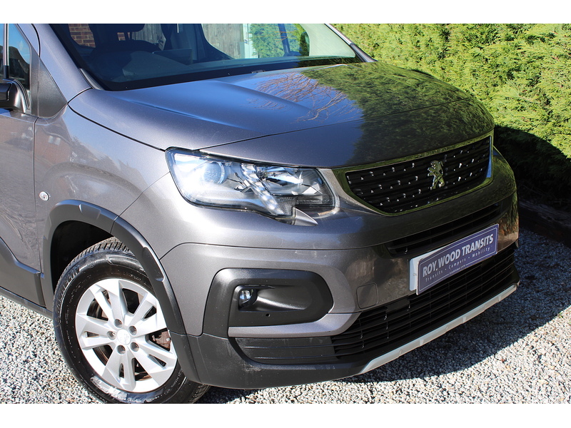 Peugeot Allure Allied Horizon RARE Petrol Automatic wheelchair access car 1.2 5dr WAV Automatic Petrol