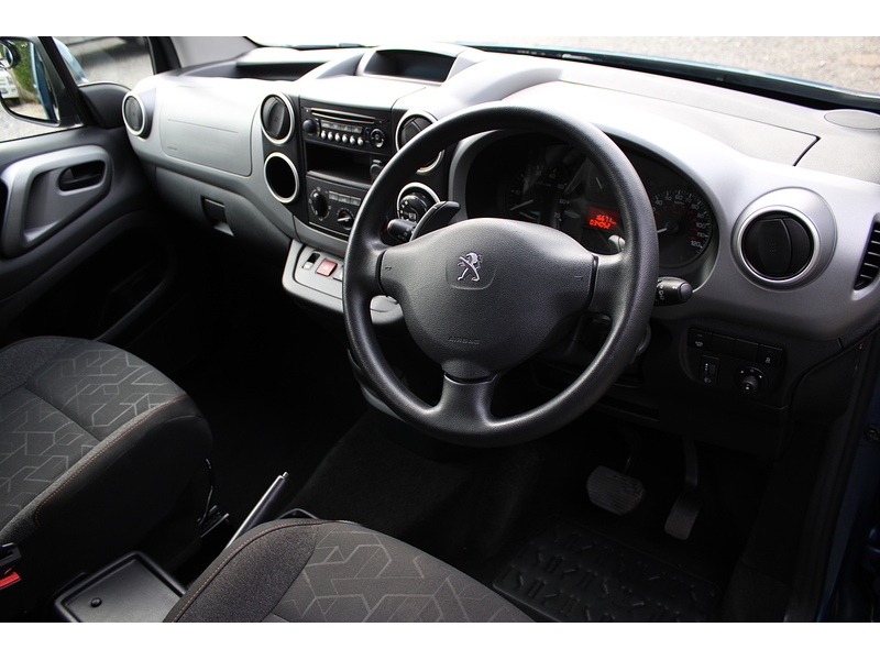 Peugeot BlueHDi Allure Automatic 5 seater Allied Horiozon plus one wheelchair 1.6 5dr MPV Automatic Diesel