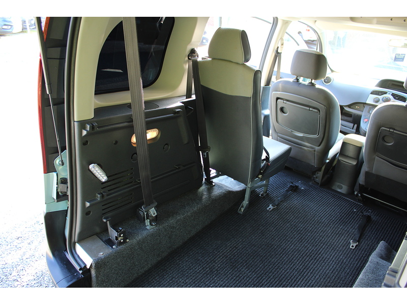 Renault Expression - 3 seat wheelchair car - Automotive conversion 1.6 5dr WAV Automatic Petrol