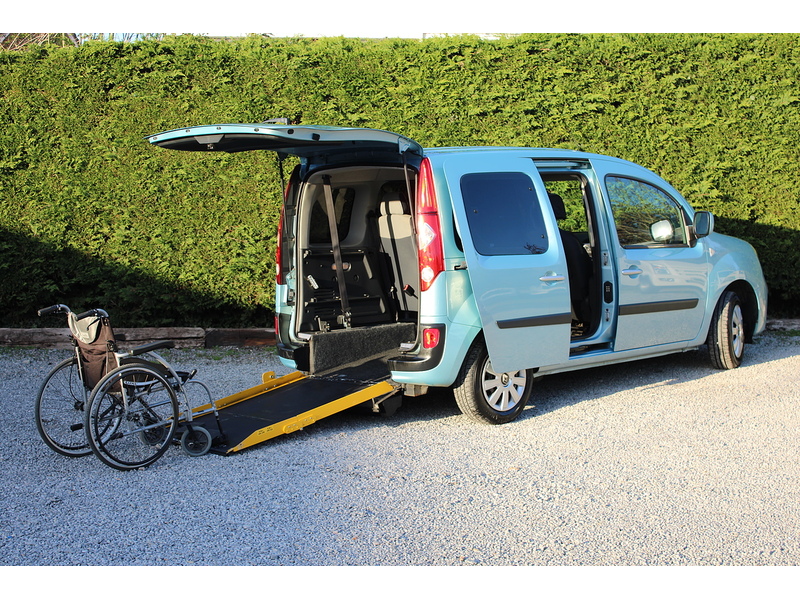 Renault Expression - 3 seat wheelchair car - Automotive conversion 1.6 5dr WAV Automatic Petrol