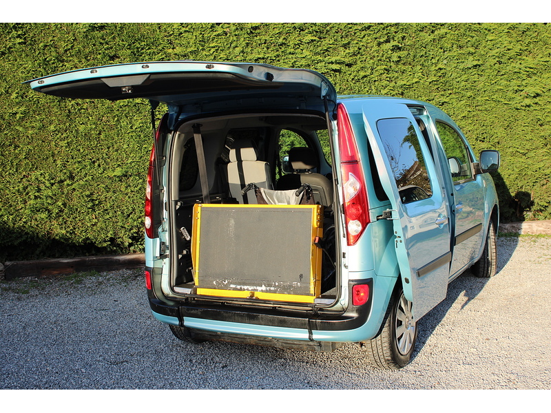 Renault Expression - 3 seat wheelchair car - Automotive conversion 1.6 5dr WAV Automatic Petrol