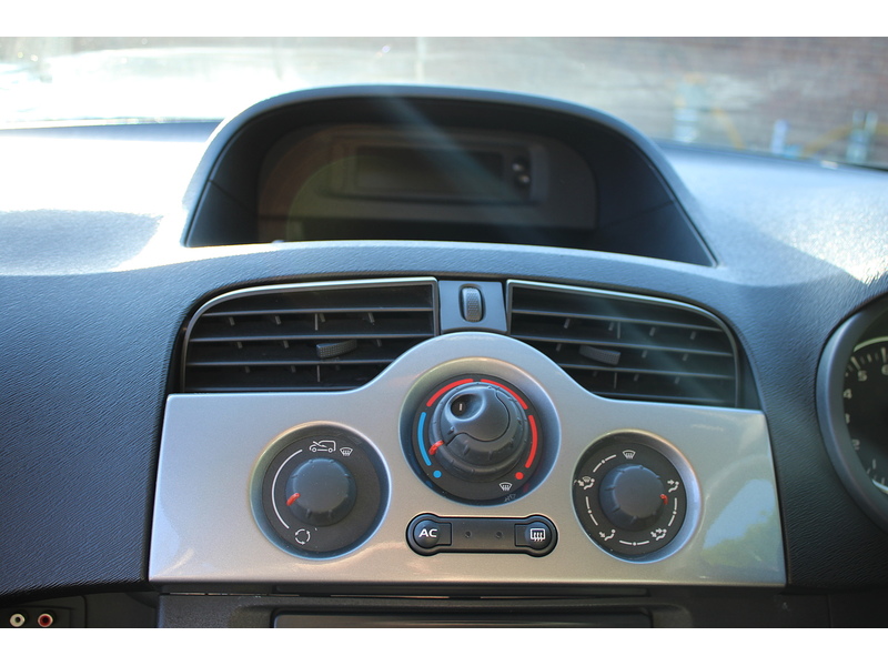 Renault Expression - 3 seat wheelchair car - Automotive conversion 1.6 5dr WAV Automatic Petrol