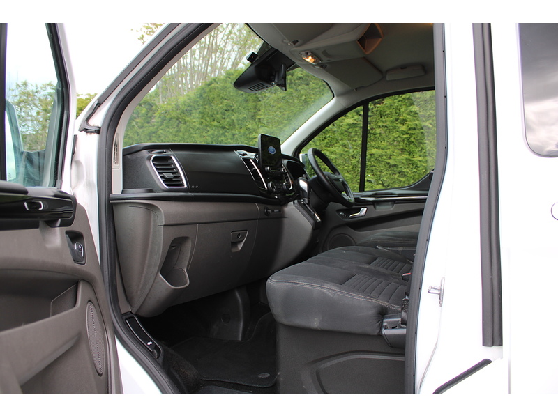 Ford 320 L2 DCiV Limited Auto Van 130ps Euro 6 2.0 5dr Combi Van Automatic Diesel