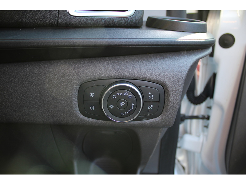 Ford 320 L2 DCiV Limited Auto Van 130ps Euro 6 2.0 5dr Combi Van Automatic Diesel