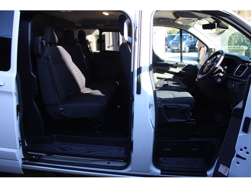 Ford 320 L2 DCiV Limited Auto Van 130ps Euro 6 2.0 5dr Combi Van Automatic Diesel