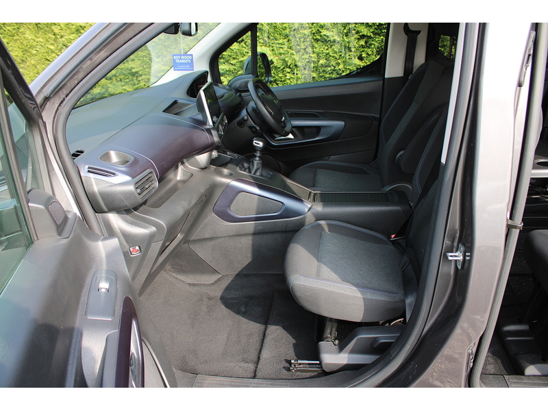 Peugeot Allied Horizon Wheelchair access car - GREAT CONDITION AND IN STOCK TODAY 1.5 5dr WAV Manual Diesel