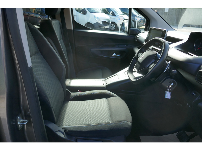 Peugeot Auto Allure - Allied Horizon RS - Lwb - Genuine 5 seats plus one wheelchair 1.5 5dr WAV Automatic Diesel