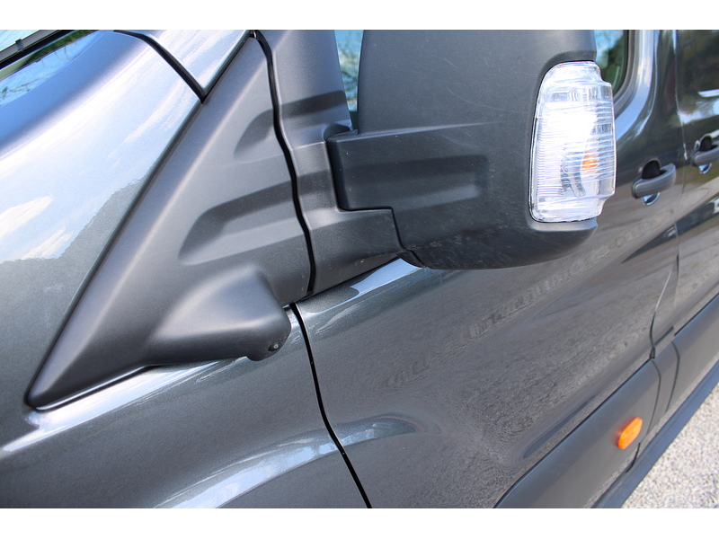 Ford 350 L4 H3 Limited - 165ps RWD - HUGE Cube high spec van 2.0 5dr large van Manual Diesel