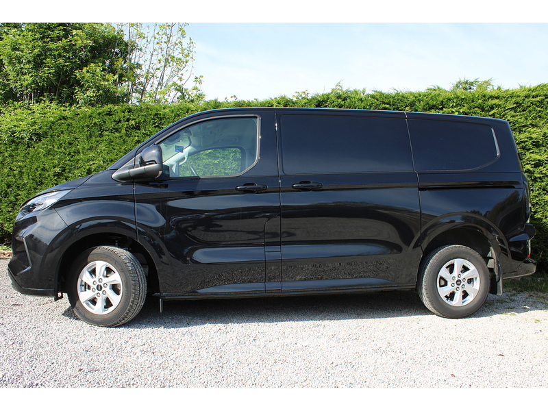 Ford 280 L1 Limited 136ps Euro 6 Automatic - Low miles 2.0 5dr medium van Automatic Diesel