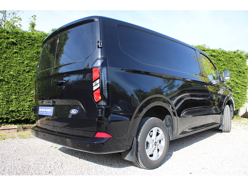 Ford 280 L1 Limited 136ps Euro 6 Automatic - Low miles 2.0 5dr medium van Automatic Diesel