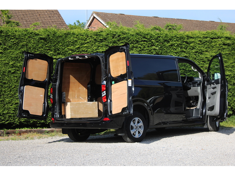Ford 280 L1 Limited 136ps Euro 6 Automatic - Low miles 2.0 5dr medium van Automatic Diesel