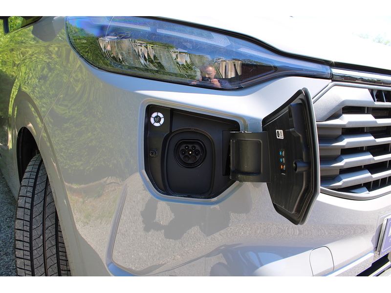 Ford 320 Duratec L1 H1 Limited Petrol Plug-in Hybrid 2.5 5dr medium van Automatic Petrol Plug-in Hybrid