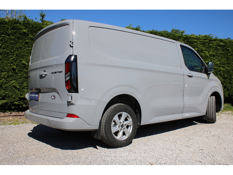 Ford 320 Duratec L1 H1 Limited Petrol Plug-in Hybrid 2.5 5dr medium van Automatic Petrol Plug-in Hybrid