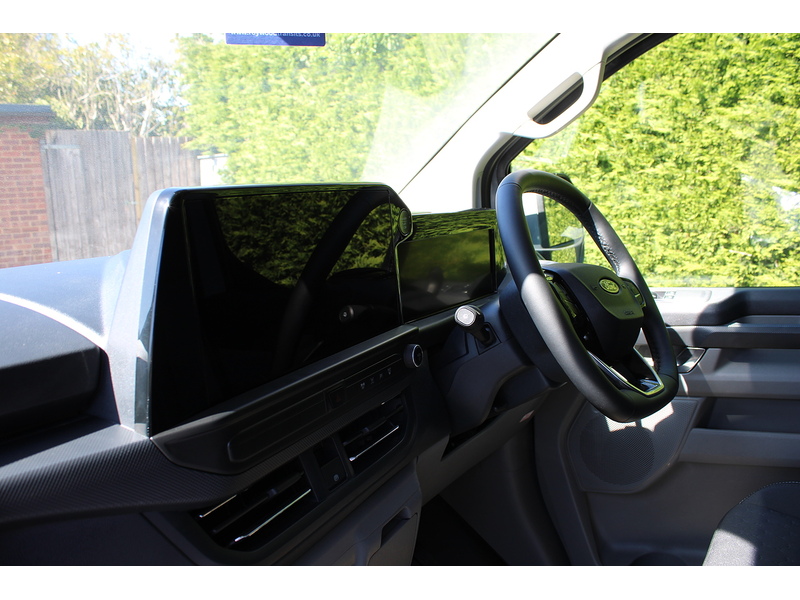 Ford 320 Duratec L1 H1 Limited Petrol Plug-in Hybrid 2.5 5dr medium van Automatic Petrol Plug-in Hybrid