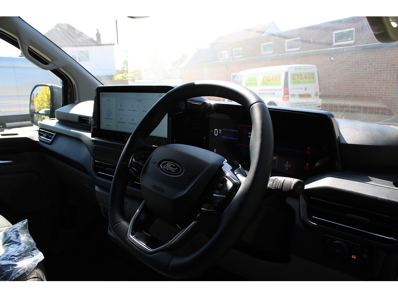 Ford 320 Duratec L1 H1 Limited Petrol Plug-in Hybrid 2.5 5dr medium van Automatic Petrol Plug-in Hybrid