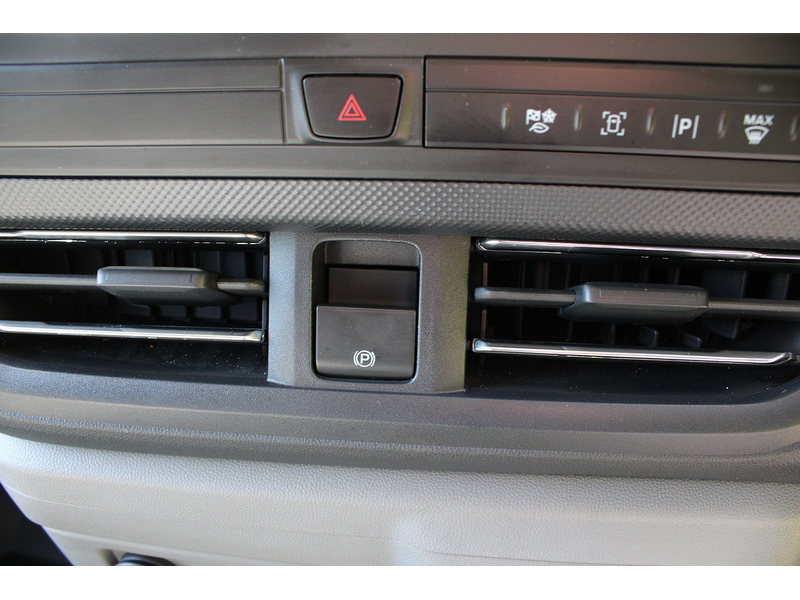 Ford 320 Duratec L1 H1 Limited Petrol Plug-in Hybrid 2.5 5dr medium van Automatic Petrol Plug-in Hybrid