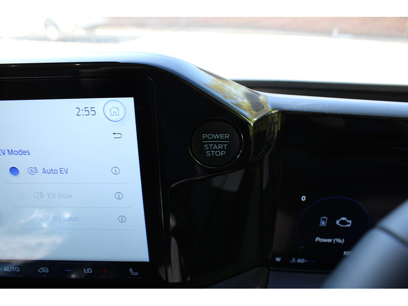 Ford 320 Duratec L1 H1 Limited Petrol Plug-in Hybrid 2.5 5dr medium van Automatic Petrol Plug-in Hybrid