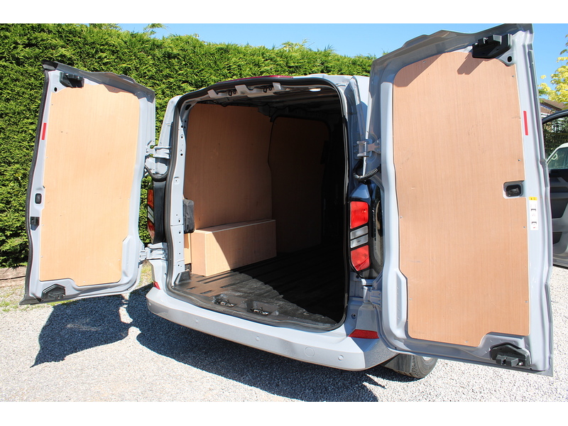 Ford 320 Duratec L1 H1 Limited Petrol Plug-in Hybrid 2.5 5dr medium van Automatic Petrol Plug-in Hybrid