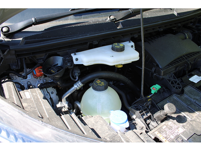 Ford 320 Duratec L1 H1 Limited Petrol Plug-in Hybrid 2.5 5dr medium van Automatic Petrol Plug-in Hybrid