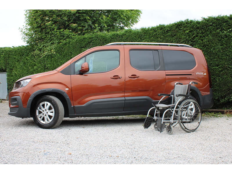 Peugeot Auto PureTech Allure Allied Horizon RS - 5 seats plus one wheelchair 1.2 5dr WAV Automatic Petrol
