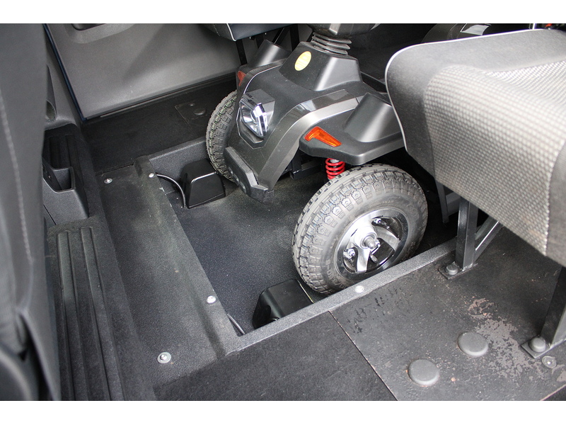 Ford GM Coachworks Quantum - LOW FLOOR IDEAL FOR TALLER WHEELCHAIRS 2.0 5dr wav Automatic Diesel