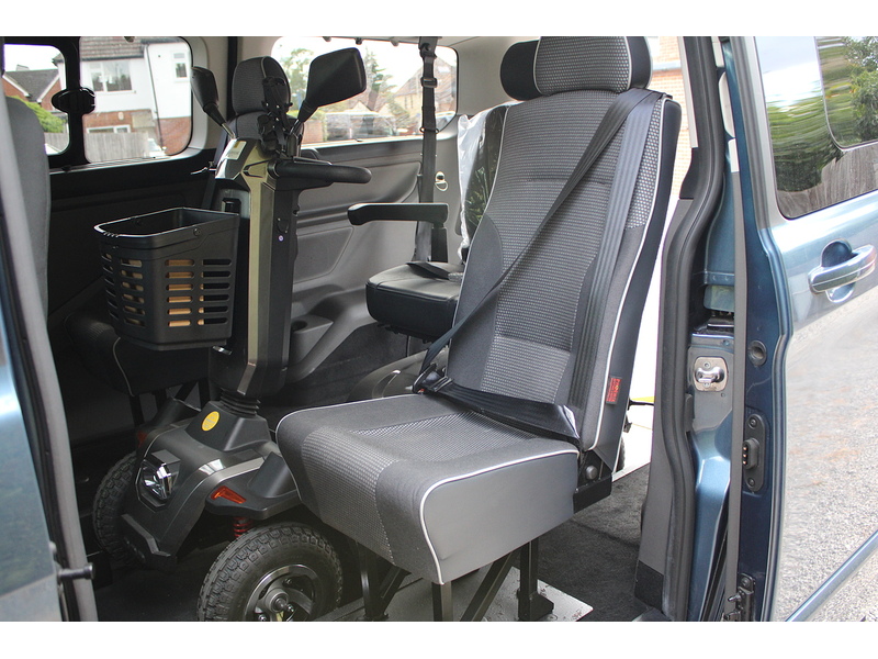 Ford GM Coachworks Quantum - LOW FLOOR IDEAL FOR TALLER WHEELCHAIRS 2.0 5dr wav Automatic Diesel