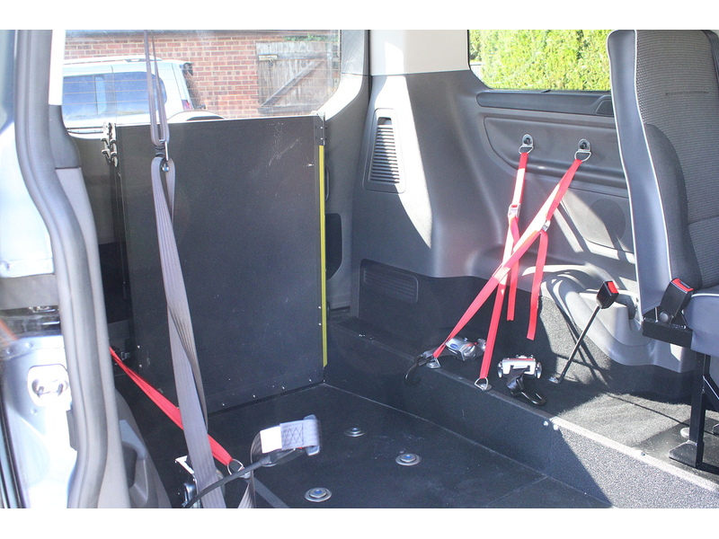 Ford GM Coachworks Quantum - LOW FLOOR IDEAL FOR TALLER WHEELCHAIRS 2.0 5dr wav Automatic Diesel