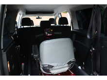 Volkswagen Caddy Maxi Life AUTOMATIC Allied Vista - 5 seats plus one wheelchair/scooter