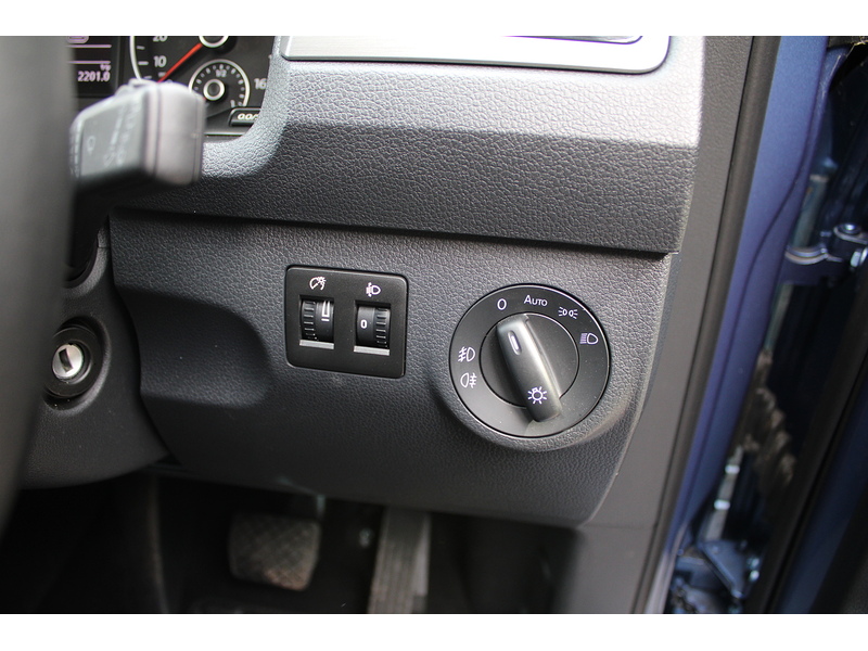 Volkswagen AUTOMATIC Allied Vista - 5 seats plus one wheelchair/scooter 2.0 5dr WAV Automatic Diesel