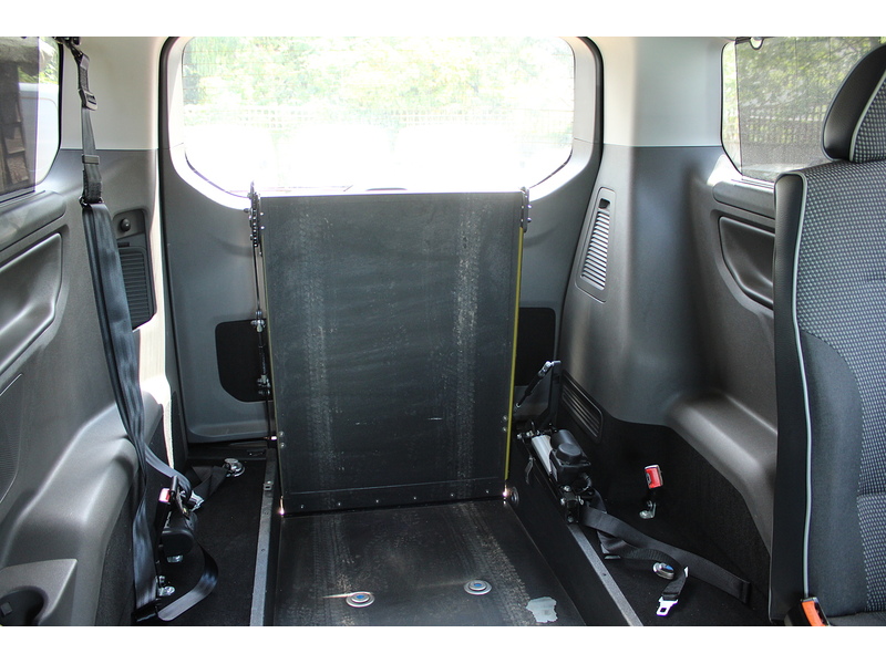 Ford GM Quantum Automatic - low floor wheelchair car 2.0 5dr WAV Automatic Diesel
