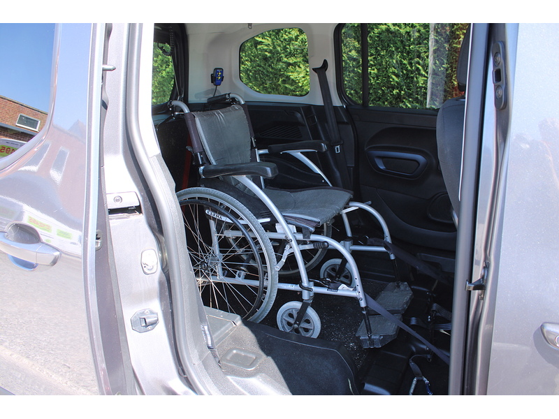 Peugeot Allied Horizon RE Wheelchair - Scooter access car - Super value for money 1.5 5dr wav Manual Diesel