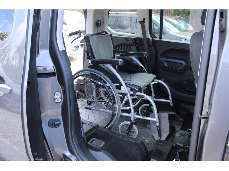Peugeot Allied Horizon RE Wheelchair - Scooter access car - Super value for money 1.5 5dr wav Manual Diesel