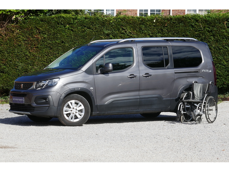 Peugeot XL PureTech Allure Automatic - Allied Horizon RE - Rare Lwb 4 seater plus one wheelchair or scooter 1.2 5dr WAV Automatic Petrol