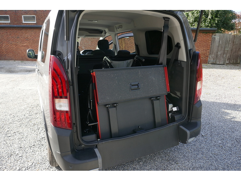 Peugeot XL PureTech Allure Automatic - Allied Horizon RE - Rare Lwb 4 seater plus one wheelchair or scooter 1.2 5dr WAV Automatic Petrol