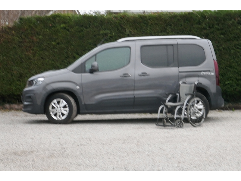 Peugeot Allure Allied Horizon RE 3 seats plus one wheelchair car - low miles - great condition 1.5 5dr WAV Manual Diesel