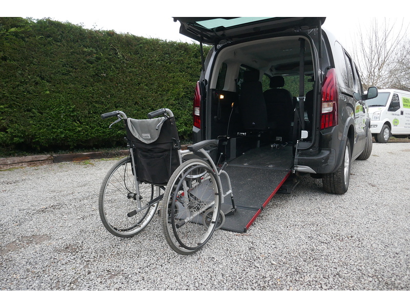 Peugeot Allure Allied Horizon RE 3 seats plus one wheelchair car - low miles - great condition 1.5 5dr WAV Manual Diesel