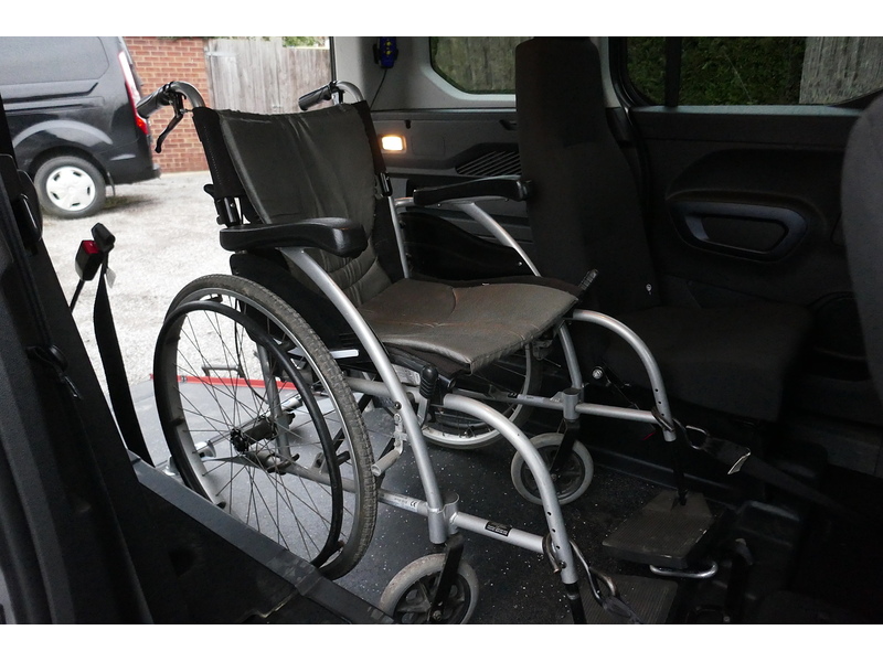 Peugeot Allure Allied Horizon RE 3 seats plus one wheelchair car - low miles - great condition 1.5 5dr WAV Manual Diesel