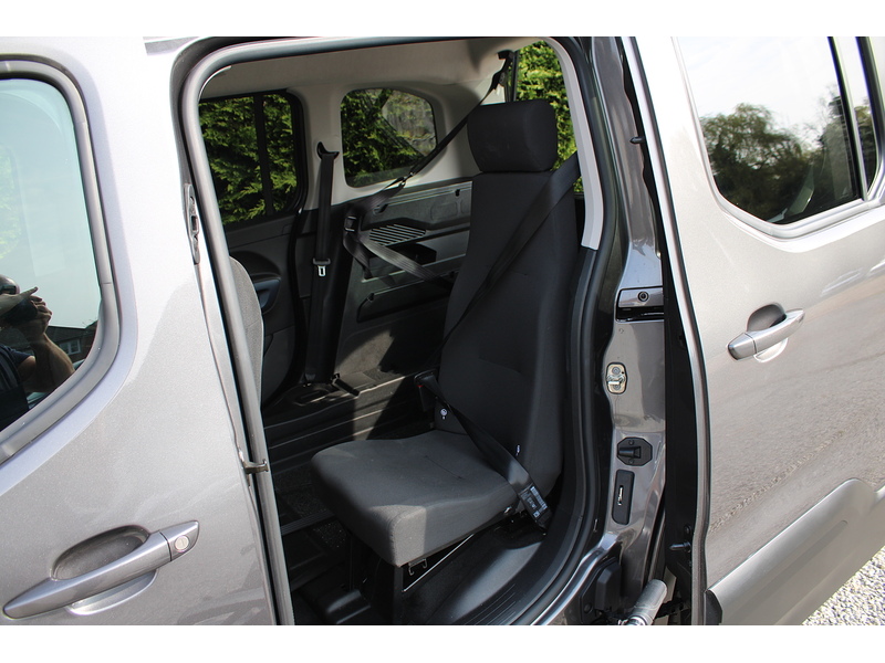 Peugeot Allure Allied Horizon RE 3 seats plus one wheelchair car - low miles - great condition 1.5 5dr WAV Manual Diesel
