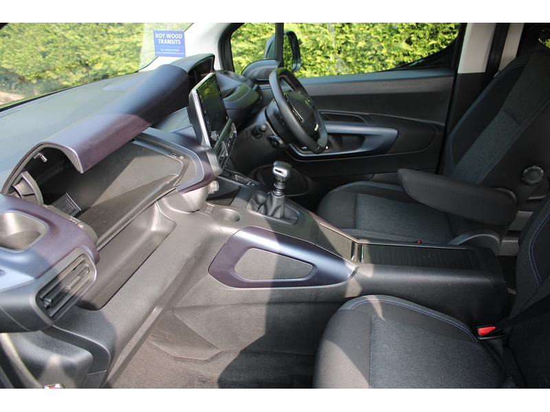 Peugeot Allure Allied Horizon RE 3 seats plus one wheelchair car - low miles - great condition 1.5 5dr WAV Manual Diesel