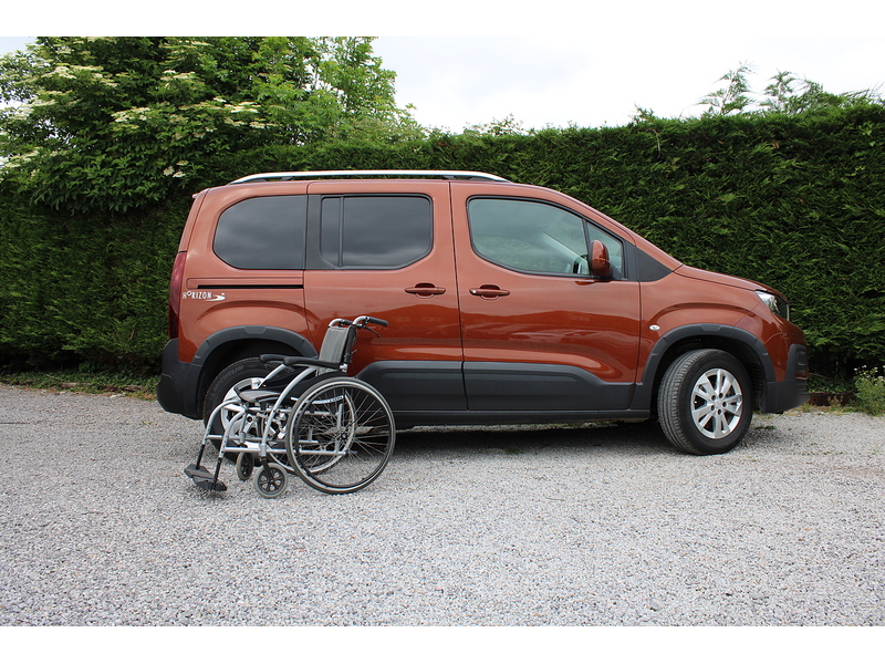 Peugeot Allure - Allied Horizon RE wheelchair car - 6 speed manual - rear park camera - low miles 1.5 5dr WAV Manual Diesel
