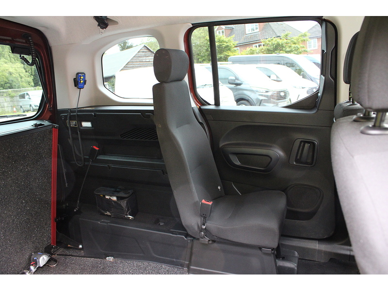 Peugeot Allure - Allied Horizon RE wheelchair car - 6 speed manual - rear park camera - low miles 1.5 5dr WAV Manual Diesel