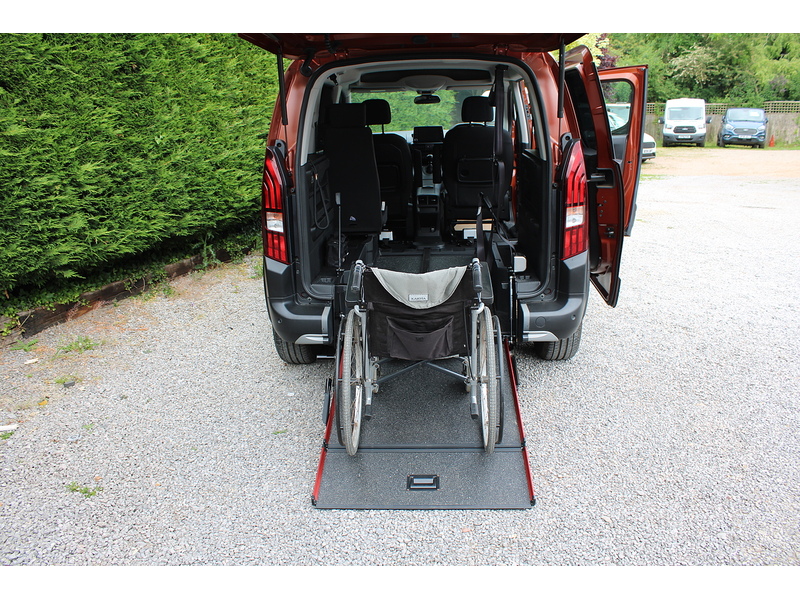 Peugeot Allure - Allied Horizon RE wheelchair car - 6 speed manual - rear park camera - low miles 1.5 5dr WAV Manual Diesel