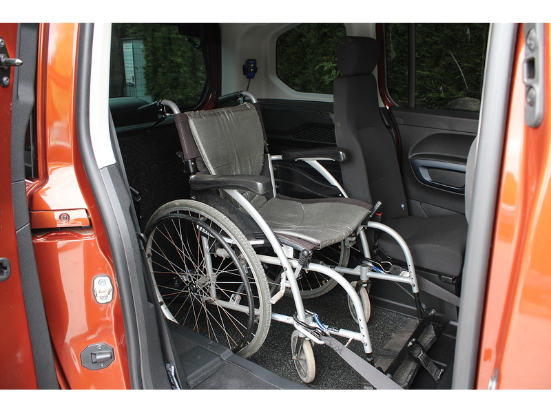 Peugeot Allure - Allied Horizon RE wheelchair car - 6 speed manual - rear park camera - low miles 1.5 5dr WAV Manual Diesel