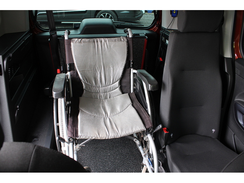 Peugeot Allure - Allied Horizon RE wheelchair car - 6 speed manual - rear park camera - low miles 1.5 5dr WAV Manual Diesel