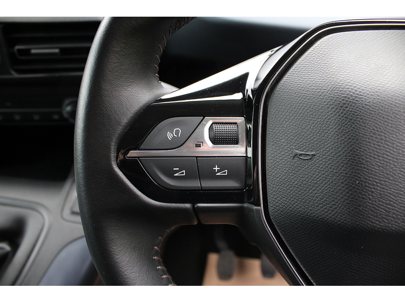 Peugeot Allure - Allied Horizon RE wheelchair car - 6 speed manual - rear park camera - low miles 1.5 5dr WAV Manual Diesel